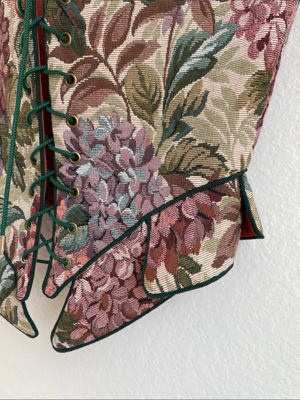 LESLIE HARRIS Floral Tapestry Lace-Up Renaissance Bodice - Picture 13 of 15